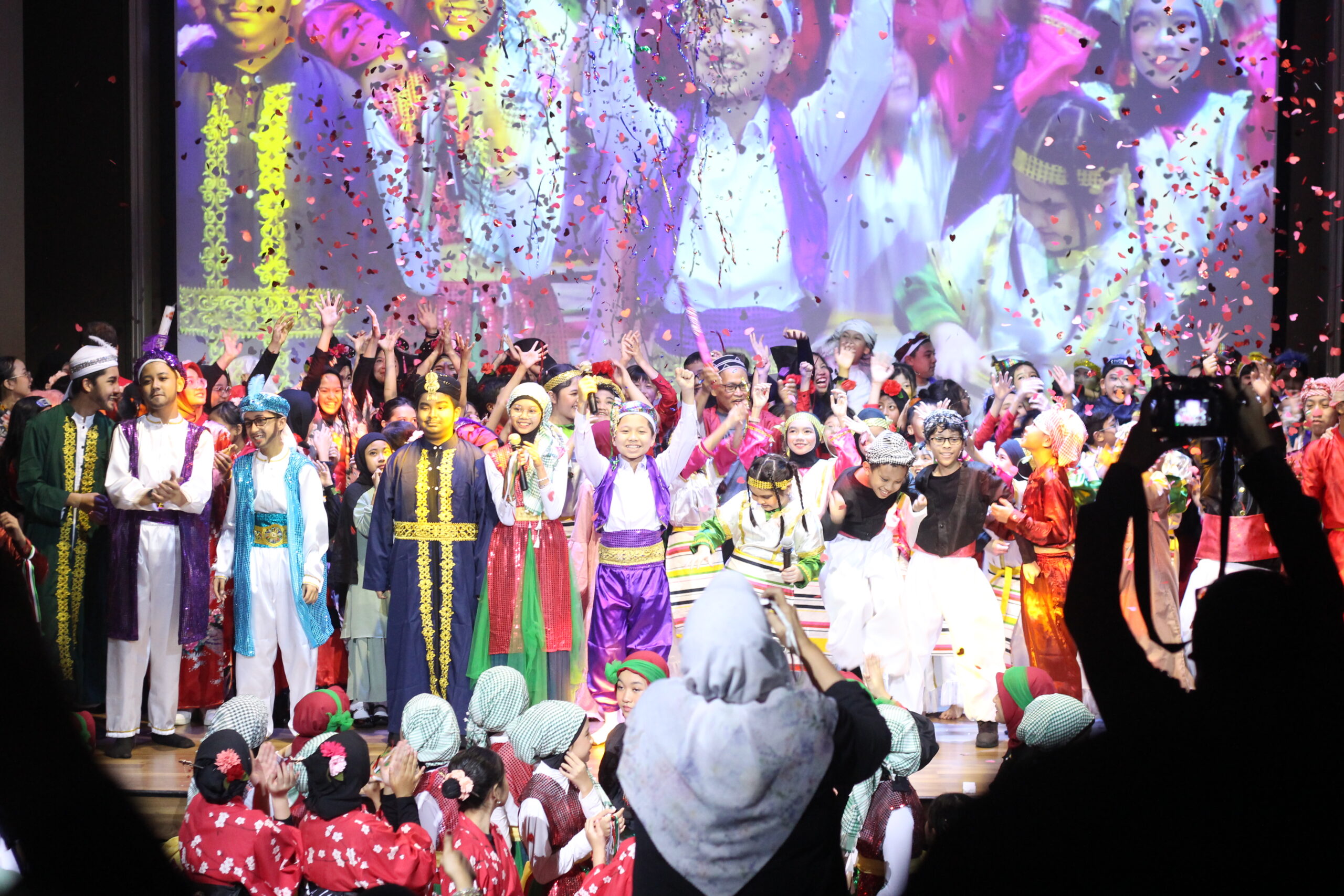 Pagelaran Drama “The Chronicles of Three Princespagelaran” Dari SD ISlam Harapan Ibu