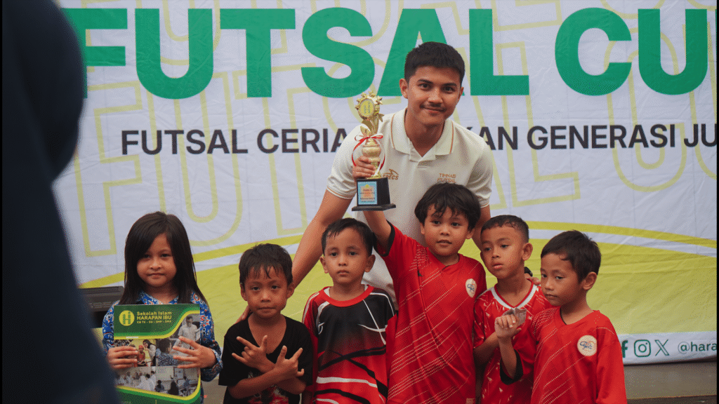 Dewa Rizki With Winners
